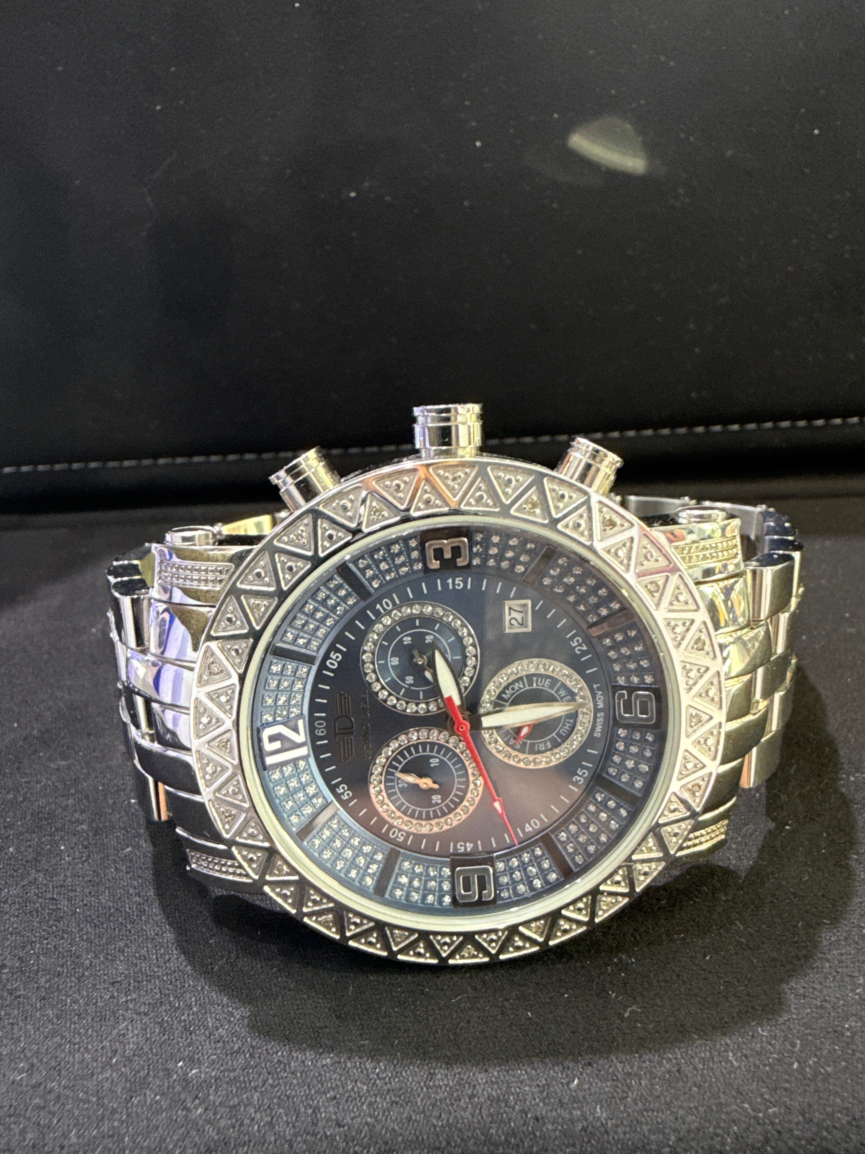 Men’s TECHNO DIEZEL Men’s watch with diamond bezel.