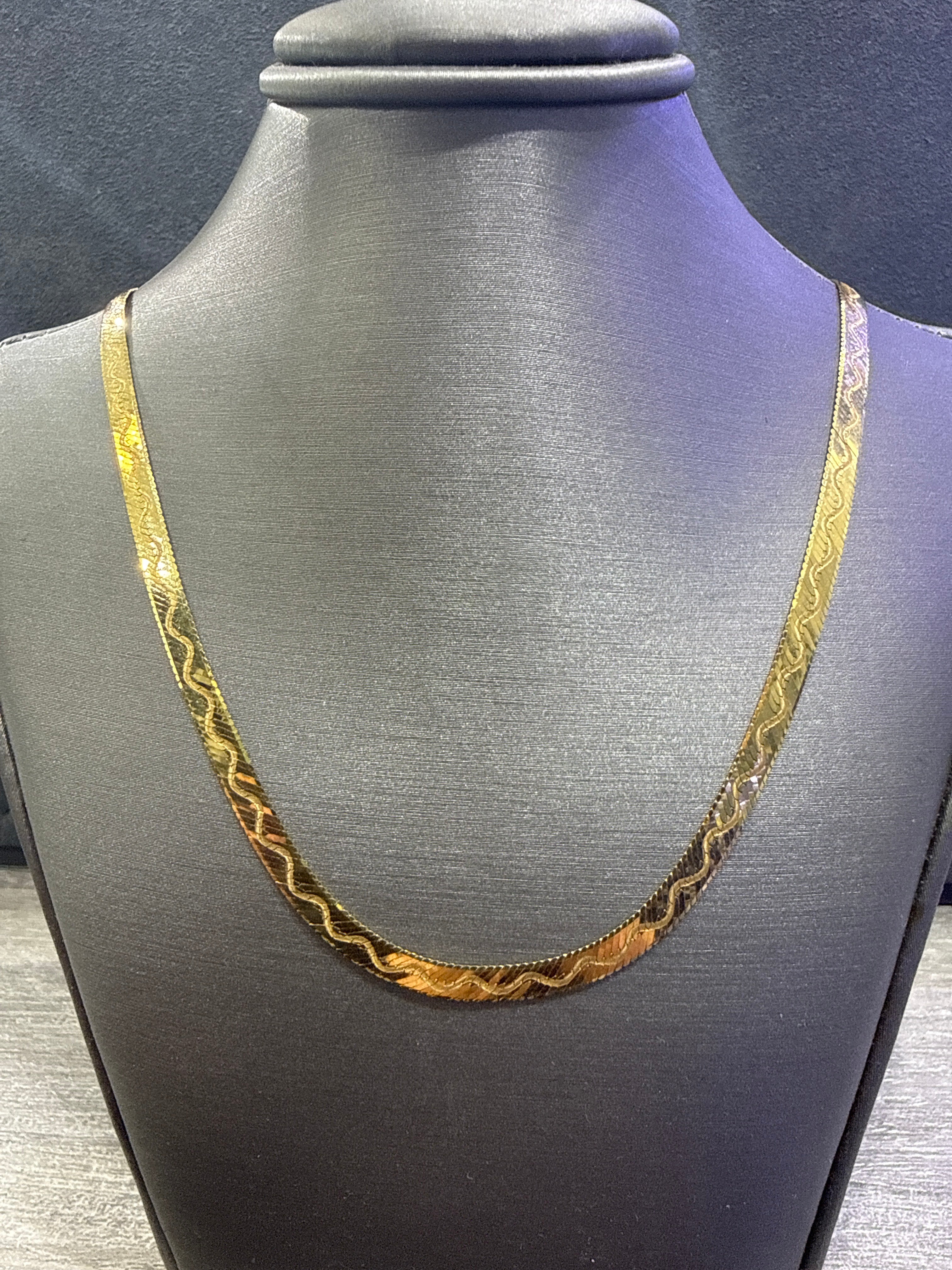 14K Yellow Gold 3.5MM Harringbone Style Chain. M4084. 6.8GR. 18"