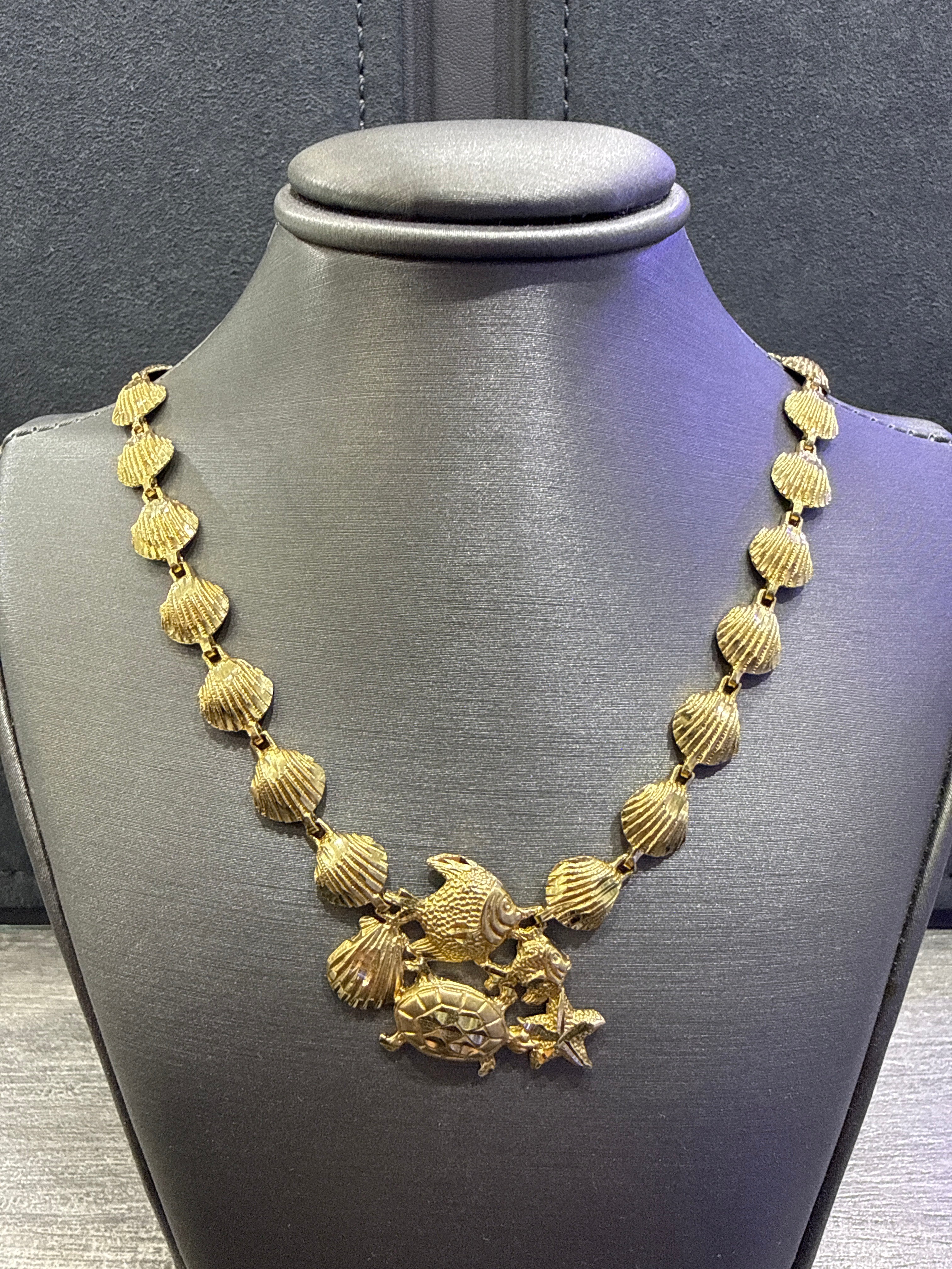 14K Yellow Gold Ladies Sea-Shell/Fishes Necklace. M4962. 17.0GR. 16"