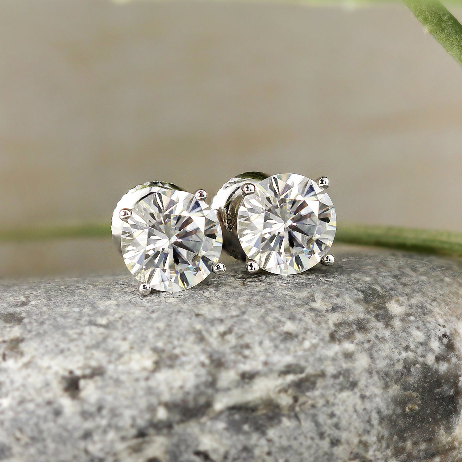 Lab Grown Diamond Stud Earrings Round. White Gold 4-Prong Basket.